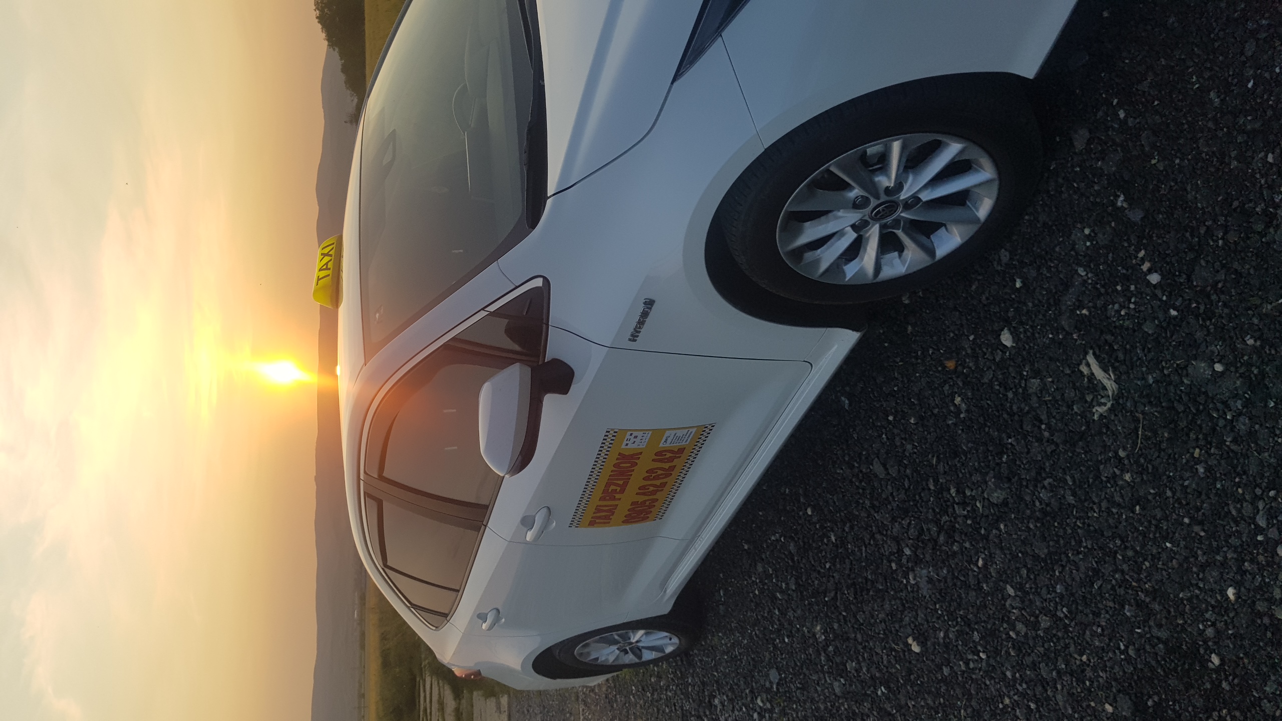 Moderné hybridné taxi Toyota Corolla - Taxi Pezinok